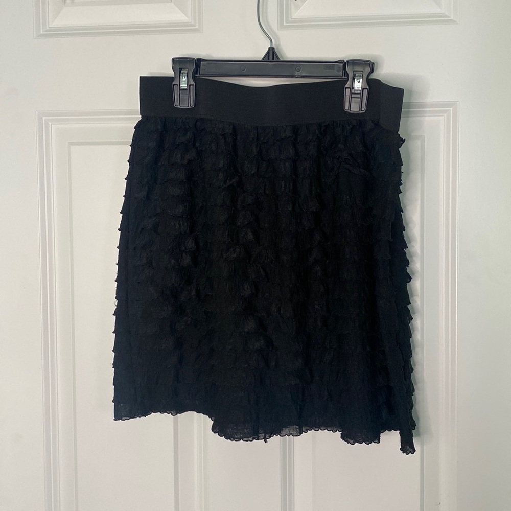 Black ruffled Lauren Conrad skirt, size L